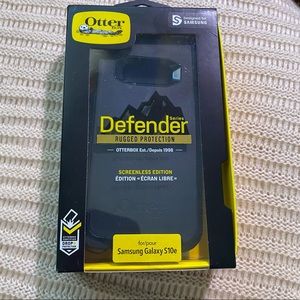 OtterBox Defender Series for Samsung Galaxy S10e